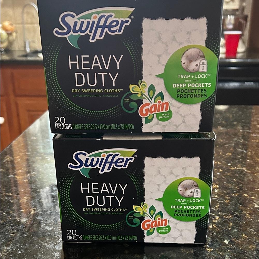 Swiffer Heavy Duty Dry Cloths with Gain - Green and Black Packaging